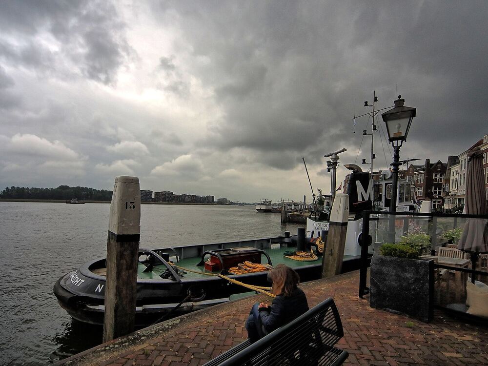 De kade bij het Groothoofd aan de Oude Maas in Dordrecht