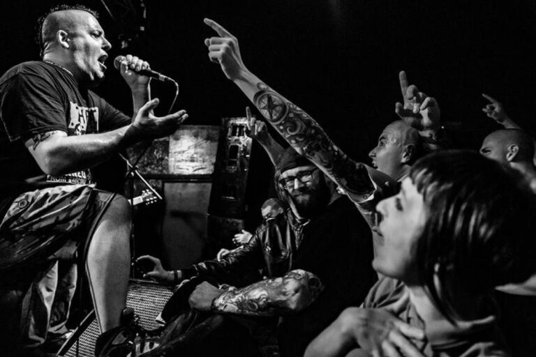 Peter & The Test Tube Babies (UK) + Disturbance + De Badslippers — muziek in Dordrecht